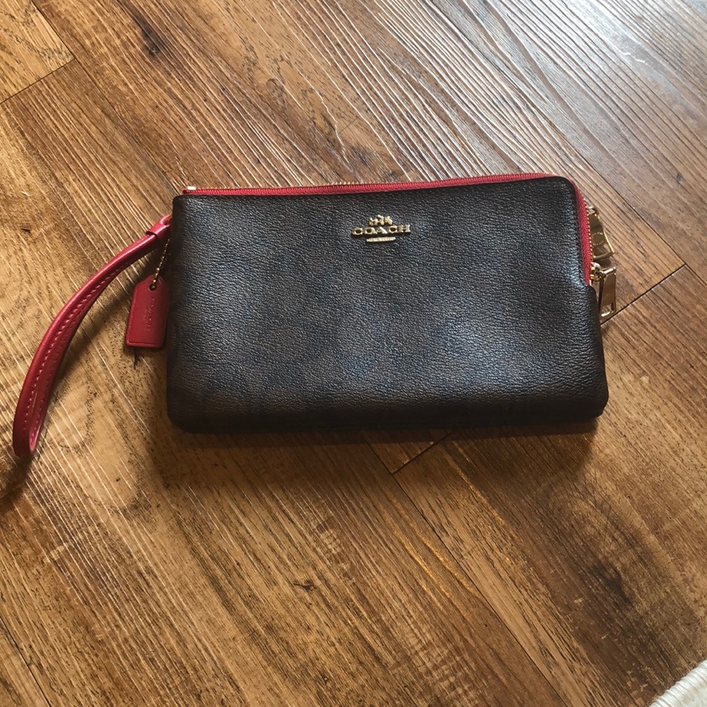 Like New‼️COACH Large Wristlet In Signature Canvas